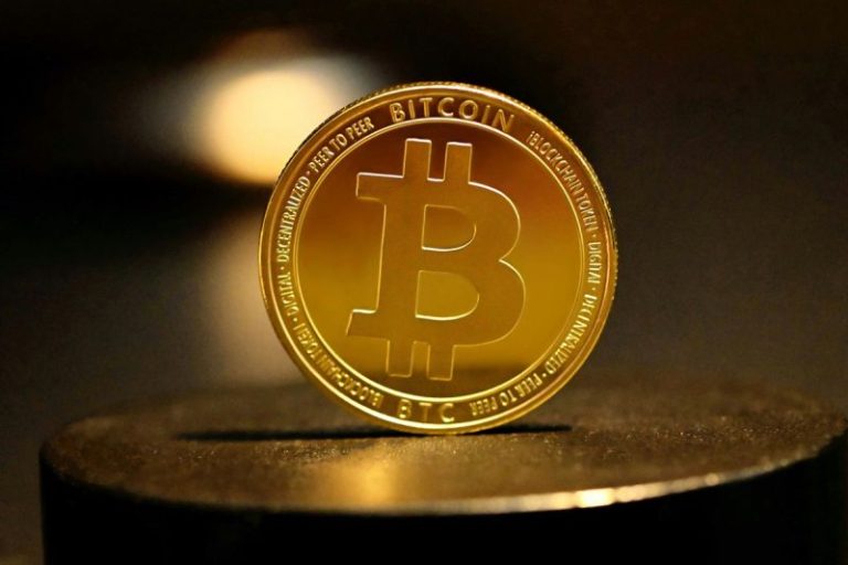Crypto Market Recap: $TRUMP Token Rebounds as President Extends Exclusive Invitation